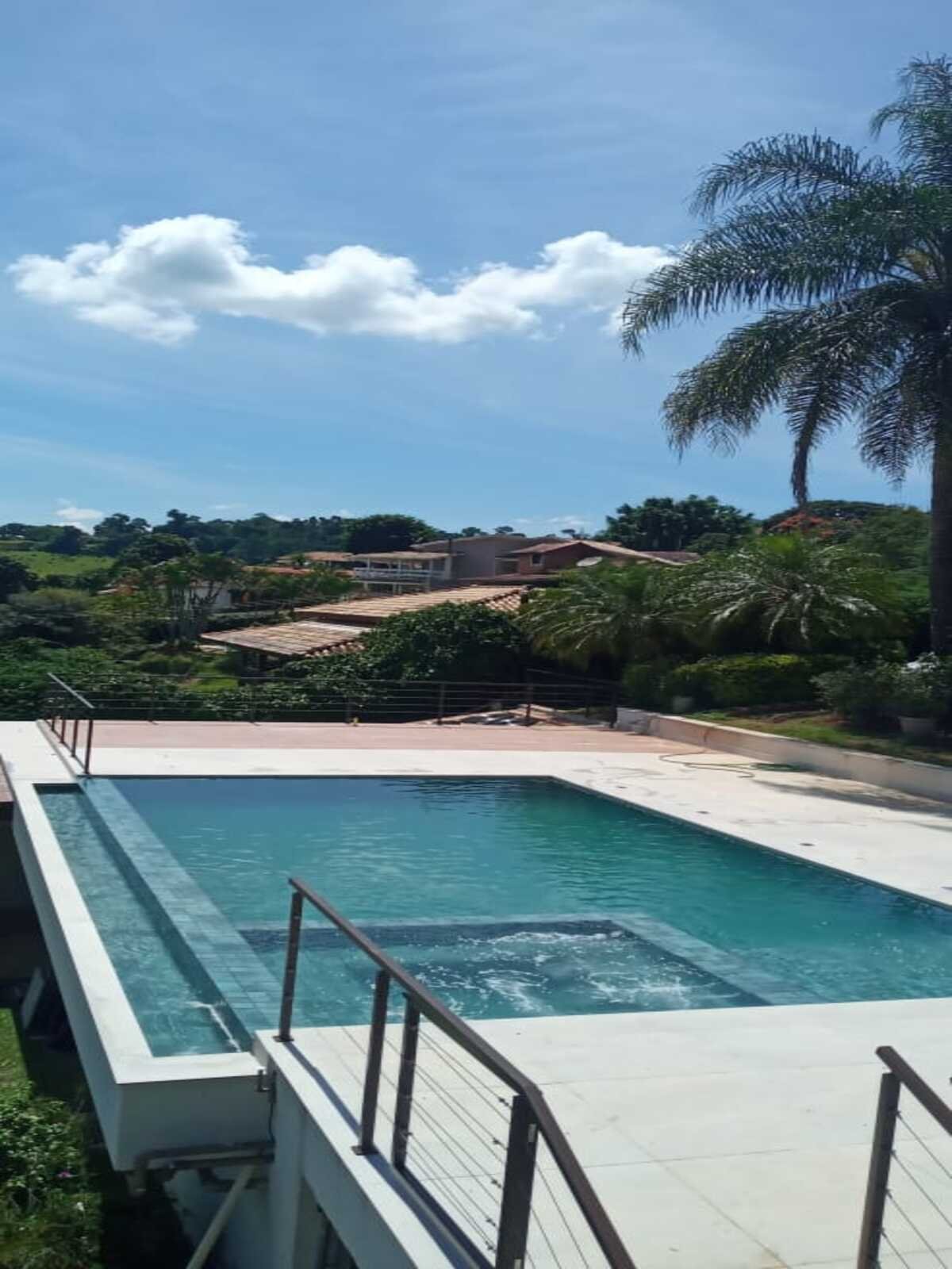 Piscina com Borda Infinita
