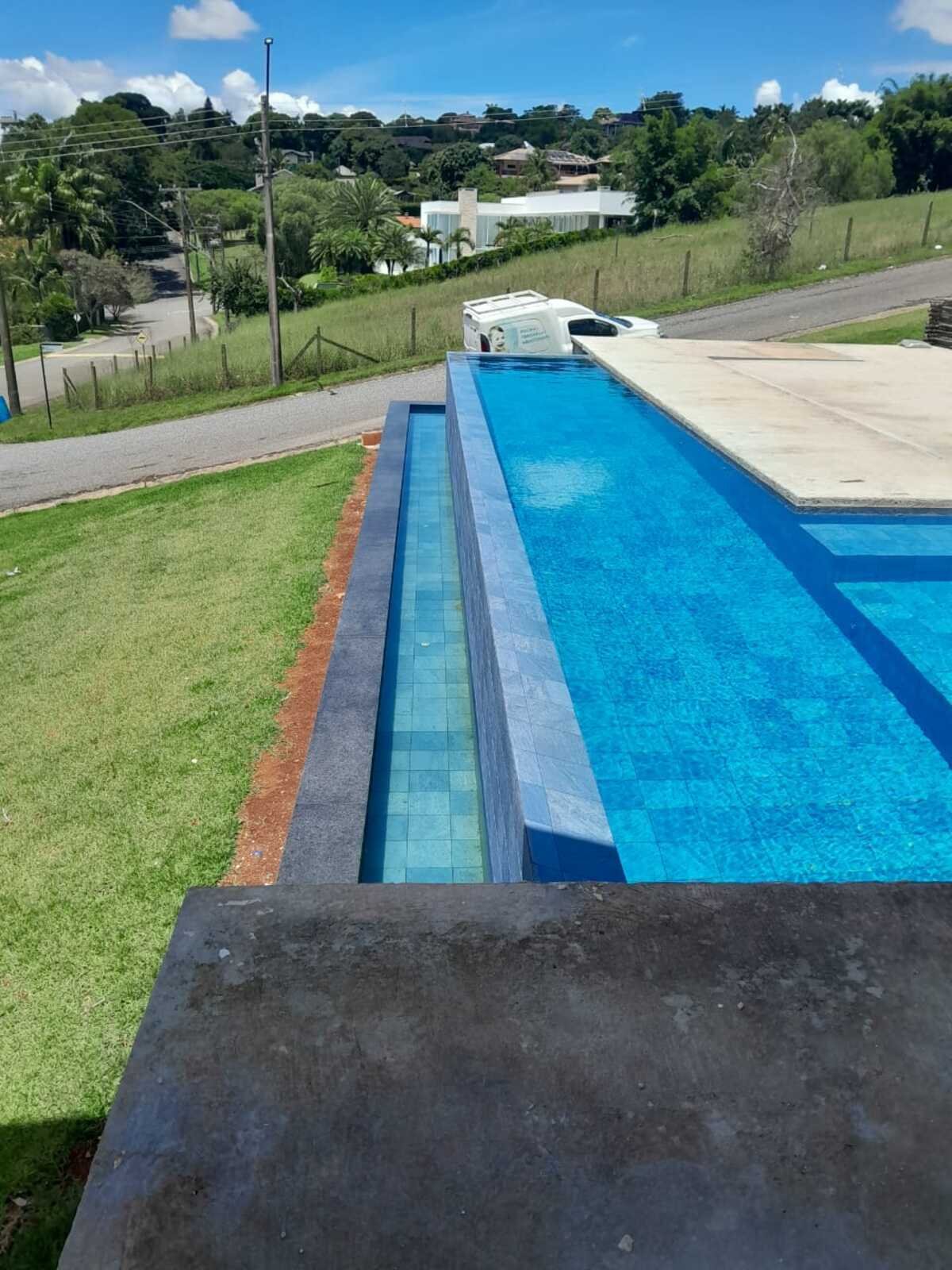 Piscina com Borda Infinita