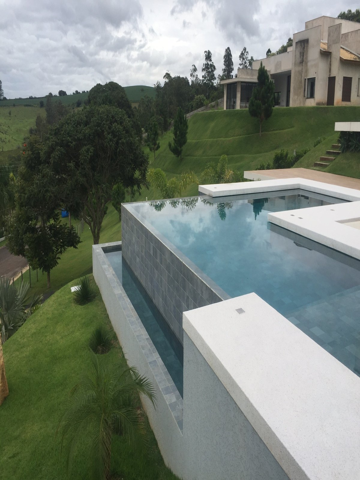 Piscina com Borda Infinita