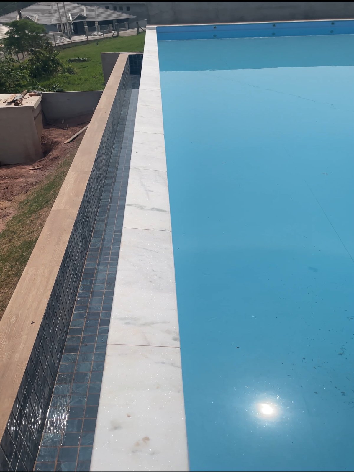 Piscina com Borda Infinita