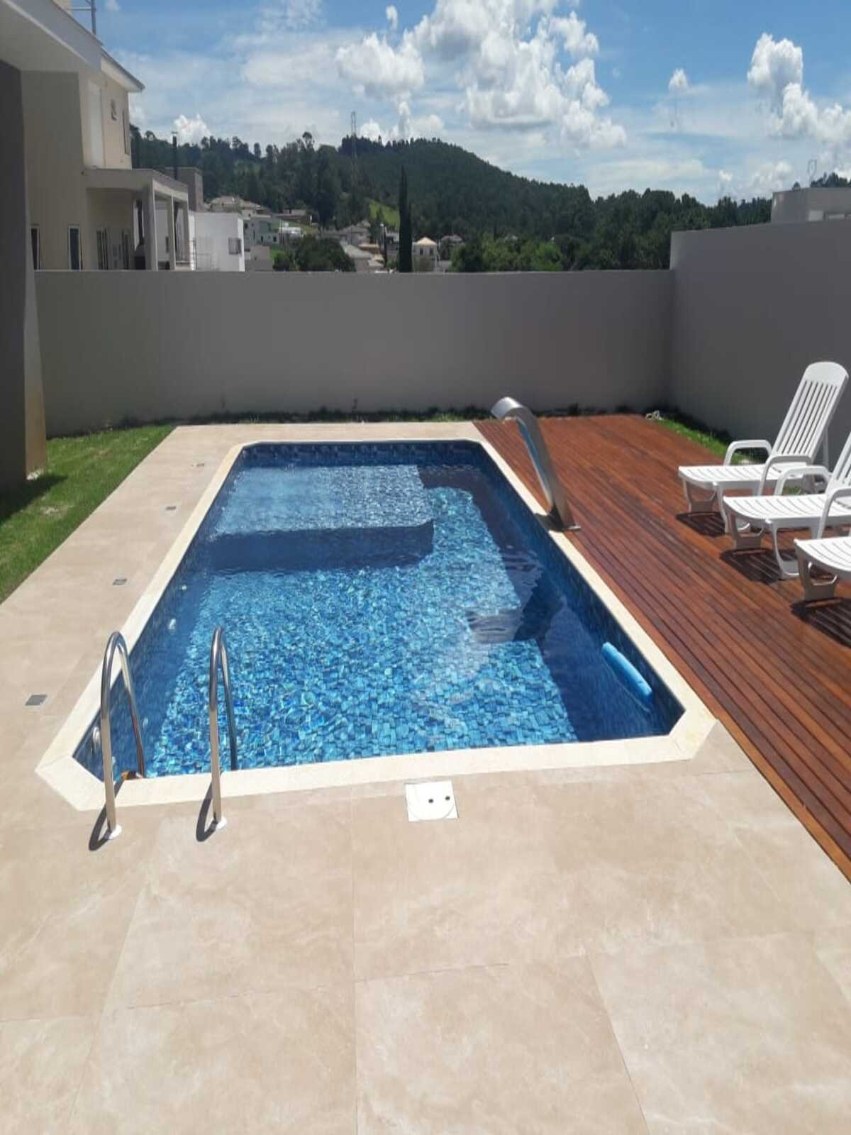Piscina com Prainha