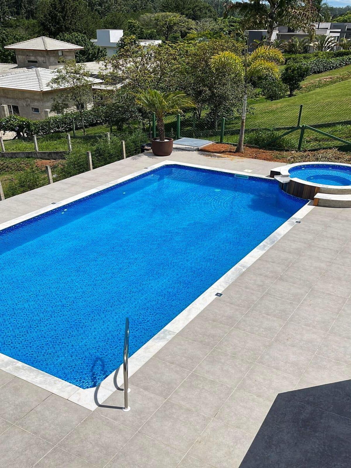 Piscina com Spa Elevado