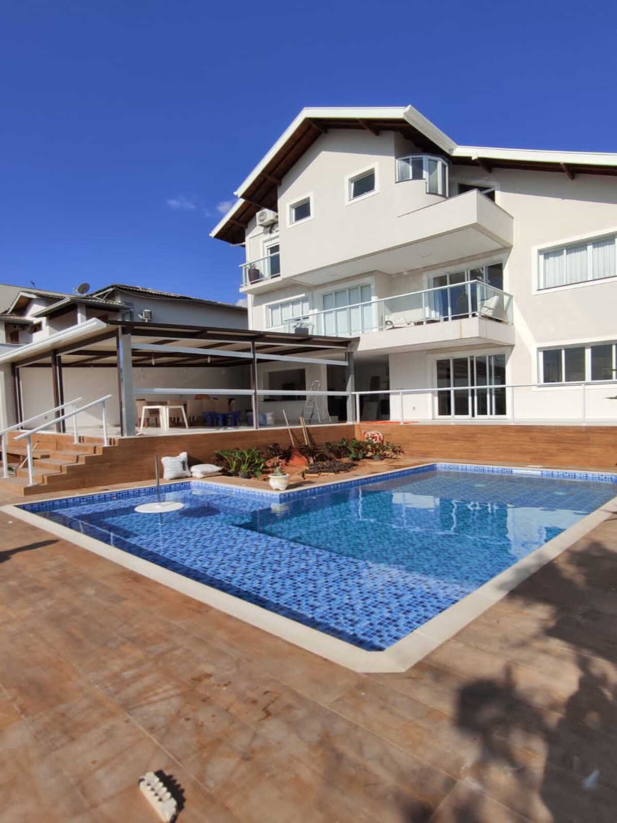 Piscina com Spa, Prainha e Mesa