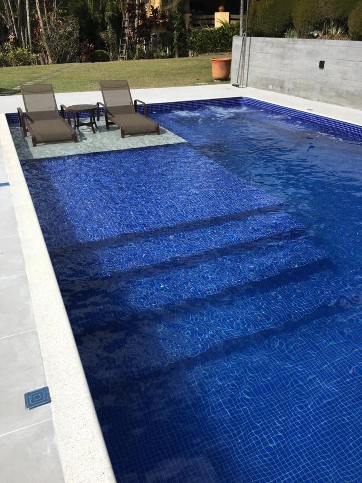 Piscina com Spa e Prainha