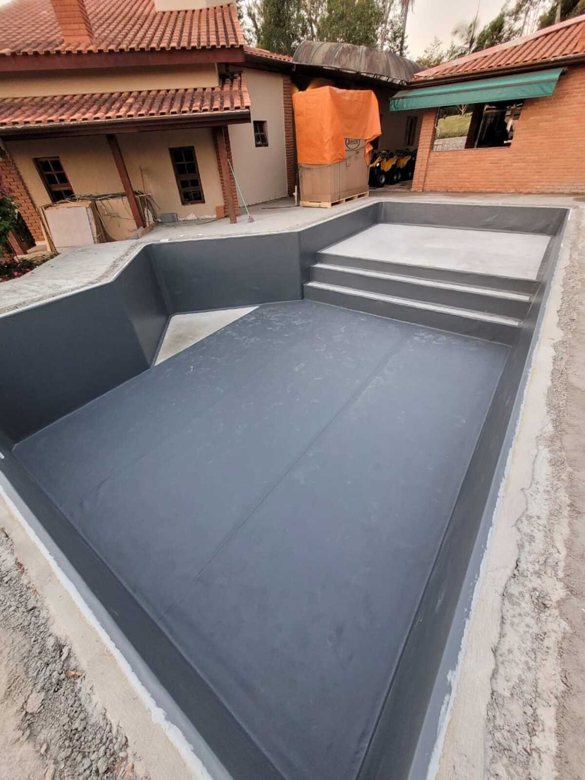 Piscina Manta Armada em execução